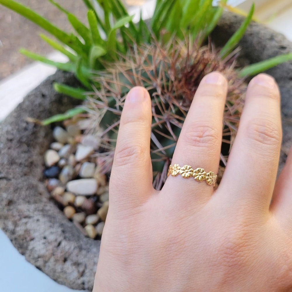 Classic Dainty Gold Flower Ring & Toe Ring - Picture 4 of 8